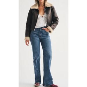 Abercrombie & Fitch- High Rise 90s Relaxed Jean / 4s